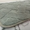Alfombra-de-baño-gris-02-savia-deco